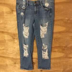 Mudd Juniors sz 5 Distressed holes cropped jeans
